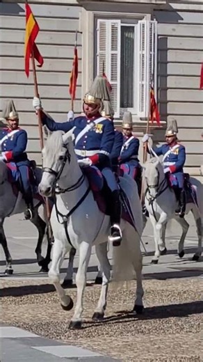 Lanceros del Escuadrón de Escolta Real. SUSCRÍBETE GRATIS AL CANAL