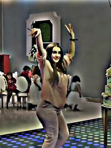 aww dance💃🏻#tiktok #fypage #viralvideo #foryou #millionveiws #blackediting💃😘🖤🥀🎧 #burhantv