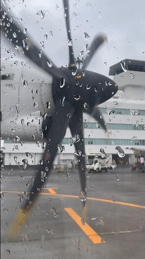 【プロペラが止まって見える】ストロボ効果！ATR42-600エンジン始動時の様子！プロペラが回る速度とiPhoneが画像を撮影する速度のタイミングが偶然一致するとプロペラが止まっているように見えます