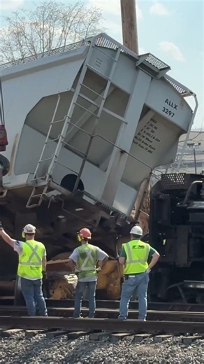RJ Corman lifting derailed train car in the air. Amazing lift capacity