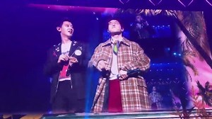 Hôm nay ở concert EXO-SC đã diễn cả Just Us 2 và anh Myeon đã lên hát phần của anh Gaeko mọi người ơi ~~~~ Đẹp trai xỉu huhu đỉnh quá!!! Fan mình hát cũng to không kém, hát muốn át cả tiếng anh Myeon =))) | Yeol Best - Chanyeolie Vietnam Fanpage