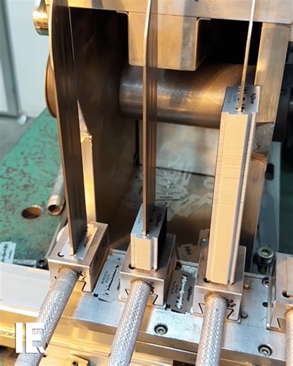 To stack blades, you just might need another blade. 🎥: Instagram/xiruiblade #Blades #SharpTools #XiruiBlade #PrecisionCutting #ToolInnovation #CuttingEdge | Interesting Engineering