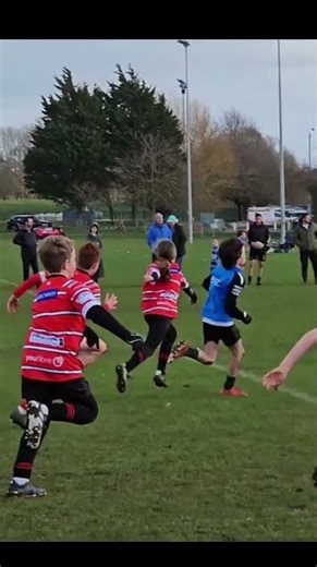 Try! Ansel grabs ball from the ruck and sprints half the pitch