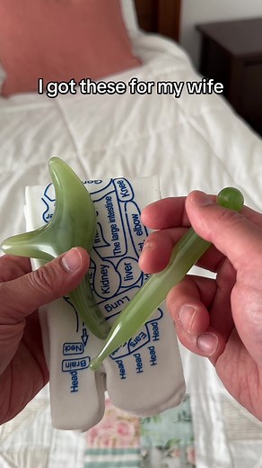 These helped her so much🤩 #acupressure #acupressurepoints #reflexology #reflexologymassage #pressurepoints