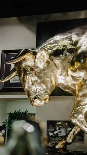 Lorenzo’s Bull — A Monument of Power in Bronze #masterpiece #art #sculptureart