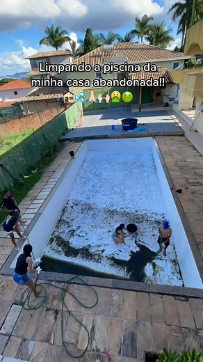 Limpeza Completa da Piscina da Minha Casa Abandonada