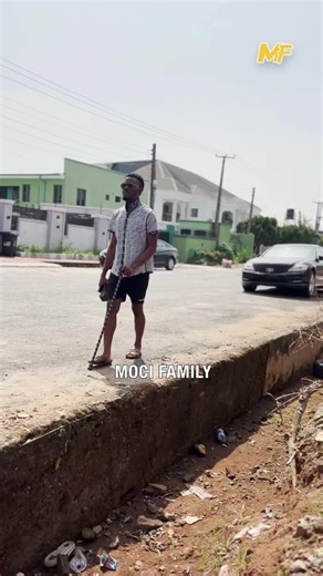 CEO Acts Blind to Test Interviewees' Reactions