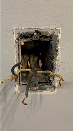 Replacing An Old Outlet Box #diy #electrical #homerenovation