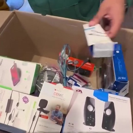 Każda Mystery Box skrywa coś wyjątkowego od ekscytujących gadżetów po niespodzianki, które Cię zaskoczą!  | TBOX | Facebook