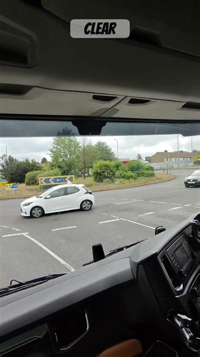 This roundabout fails most HGV drivers #hgvtest #trucktips
