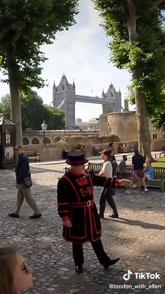 Exploring the Tower of London with a Yeoman Warder Tour