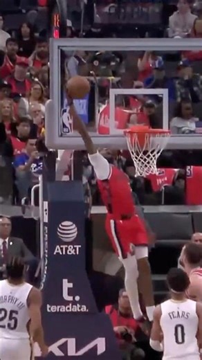 Harden’s Behind-the-Back Magic Leads to INSANE Lob Dunk! 🤯💥