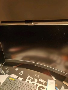 just got the halo screenbar but the light keep getting weird and the controller doesn't respond