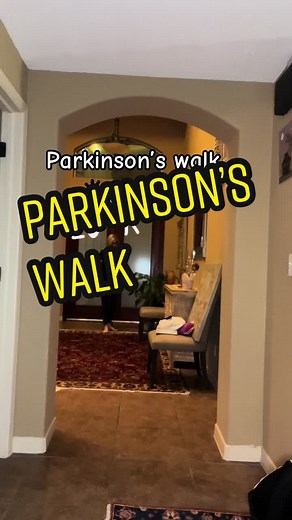 Parkinson’s walk-arm doesn’t swing #parkinsonsawareness #parkinsonsdisease #parkinsons #mobility #fyp #walking #disabilty #movementdisorders #balance #youngonsetparkinsons #frozenshoulder