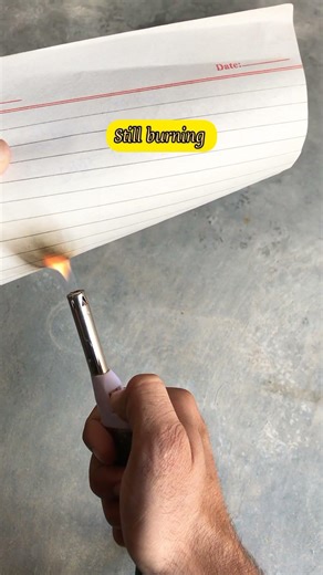 This simple trick stops fire instantly🔥 #science #experiment #fire #oxygen #satisfying #viral #fyp