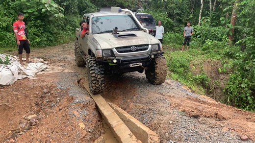 Toyota Off-Road Adventure: Conquering Muddy Terrain