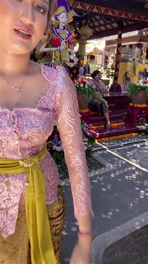 🌸🌸🌸😜 #inspirasikebaya #kebayabali #outfitkebaya #kebaya #kebayawisuda #bali #gadisbali