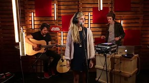 Lost Frequencies en Emma Bale kwamen langs in ons sessiekot en speelden er 'Run'. | Studio Brussel