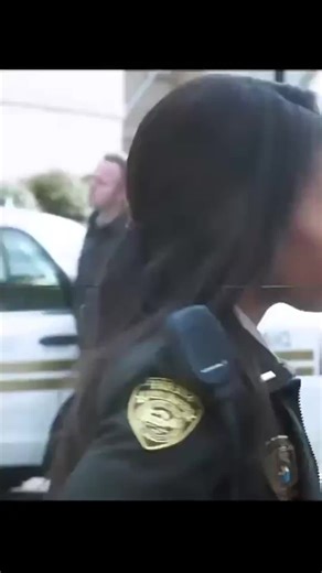 Get ready for a thrilling ride with Sleepy Hollow! 🌕🎃✨ Dive into the haunting world where mystery meets the supernatural. With captivating performances from Johnny Depp and Christina Ricci, it's a 90s classic you can't miss! 🎥🔥 Share your favorite scenes! 🎬💀 #SleepyHollow1999 #SleepyHollow #JohnnyDepp #ChristinaRicci #90sVibes #MovieNight #Thriller #HollywoodMagic