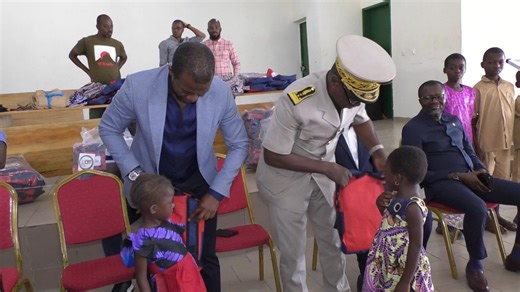 [Région] 🇨🇮 Solidarité et éducation dans le Gôh-Djiboua : Le Préfet et le Conseil régional du Gboklé s'unissent en faveur des orphelins de la région. Un geste fort marqué par la distribution de plus de 2000 kits scolaires complets (cahiers, livres, sacs, etc.) pour garantir une rentrée réussie à ces enfants.#RTIinfo | RTI Info