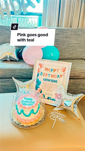 We are absolutely mad about this color combo 😍🩷🩵 #hoteldecor #orlandovacation #universalorlandoresort #disneyvacation #orlandohoteldecorator