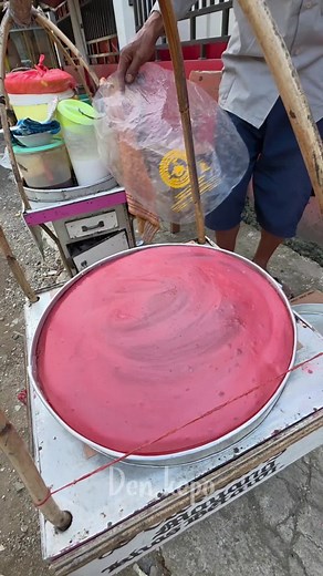 Bawa 2 loyang penuh es seledang mayang. #Denkepo #jajanan #es #selendangmayang