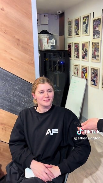 Do you prefer training by yourself or with mates? 👭💜 Let us know you thoughts! #gymtok #gymmemes #fyp #gymwithfriends #training