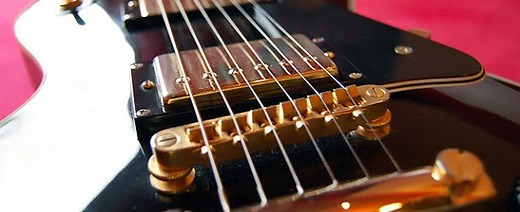 A Complete Review of the Epiphone Les Paul Custom - Guitar Chalk