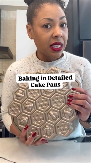 Pretty cakes come in several pans! #cake #baking