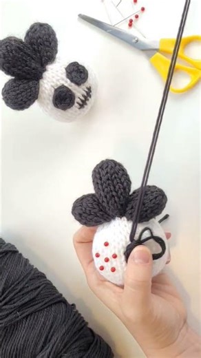 Pineapple Skull- 22pin circular knitting machine- See link for full tutorial