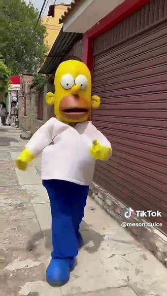 Homero 💛les enseña como llegar a MESON DULCE así de fácil es llegar a nuestra Cafeteria-Heladeria ! 📍Av.D'orbigny #1611 ,entre Diego de Almagro y F.Pizarro. Cel:72147098 Tel:4243631.