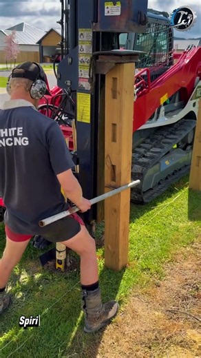Driving Fence Posts With a Hydraulic Post Driver 🚜🪵 #fencing #postdriver #construction