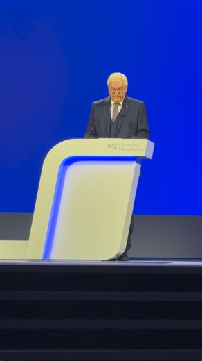 Deutscher Umweltpreis: Wir sind noch ganz geflasht von den Eindrücken der gestrigen Preisverleihung in Chemnitz und den wertschätzenden Worten unseres Bundespräsidenten: (…) „Eines aber, das habe ich in jedem Fall verstanden: Bei ZINQ in Gelsenkirchen wird so erfolgreich auf ressourcenschonende und damit auch klimafreundliche, nachhaltige Technik gesetzt, dass das Unternehmen es, ja, ich kann es nicht kleiner sagen, zur Marktführerschaft gebracht hat. Und wer dann auch noch erfährt, dass die Sit