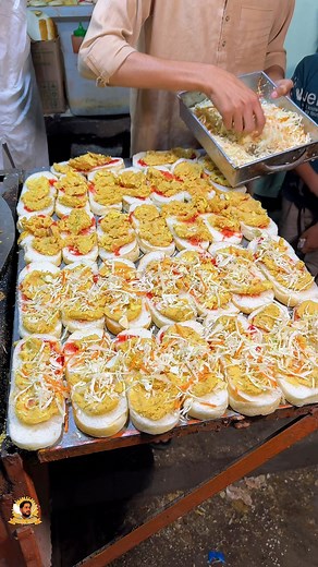 How to making Burgers in bulk quantity at street food level /Only Rs 50 #fblifestyle #trendingreel #streetfood #asmrfood | Pak Food Diaries