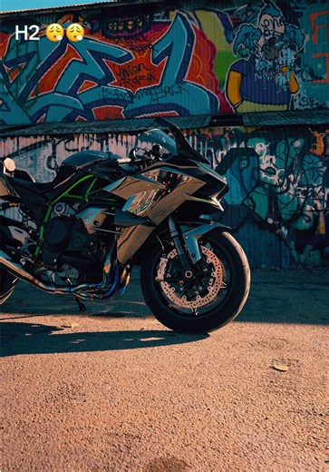This isn’t a bike. It’s a warning. 😈💨 #NinjaH2 #KawasakiH2 #Supercharged #BikeTok #motorcycle