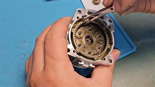 牧田DHP486电钻更换福比特攻丝夹头