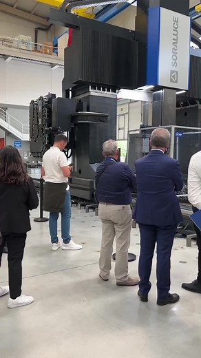 CNC Milling Machine Operations in Industrial Settings