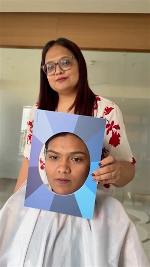 Himaque | Personal Branding Expert on Instagram: "🌈✨ Ever wondered why in some outfits you look dull, but in others you shine with confidence and glow like a star? 👉 The secret is simple: Right Color vs Wrong Color! In fashion, colors aren’t just shades – they’re your identity, confidence, and personal branding. ❌ Wrong shades can make your skin tone look tired, dull, and aged. ✅ The perfect colors for your undertone can make you look younger, radiant, stylish, and full of confidence! 💃 💡 Th