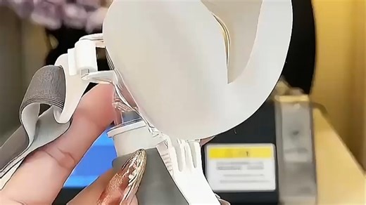呼吸机真不便宜，但用半年后我真心觉得值！鱼跃Y06S静音低流量，助我安稳入睡，打鼾明显改善，睡眠质量提升明显。