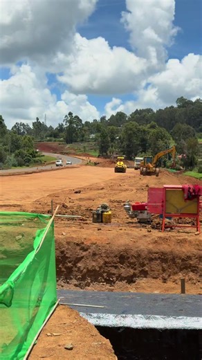 Work has begun on the transformation of the Rironi–Mau Summit Road, a major infrastructure project promised by President William Ruto. The upgrade of this key transport corridor will not only ease movement across the region but is also creating thousands of jobs for Kenyans, boosting livelihoods as construction progresses. #kenyantiktok🇰🇪 #President #Ruto #Kenya