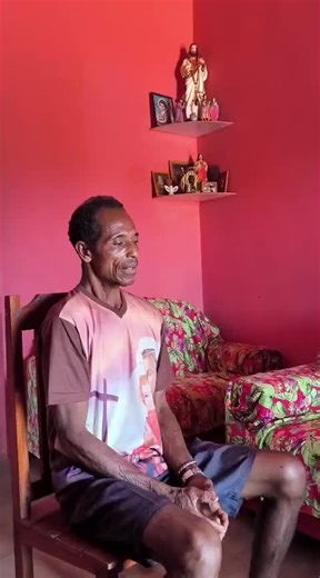 Bendito de Nossa Senhora das Candeias Na voz de Nezinho, a fé vira canto e a tradição ganha corpo. É reza cantada, é promessa, é memória viva do nosso povo. Nossa Senhora das Candeias segue iluminando caminhos, guardando casas, fortalecendo a fé e mantendo acesa a chama da ancestralidade. Quem canta, reza. Quem escuta, sente. #NossaSenhoraDasCandeias #BenditoTradicional #FéCantada #CulturaPopular #TradiçãoViva