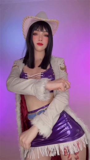 Naanny Lee | Nanci Alcantar on Instagram: "Ay Nico 🫦 no te había visto bien 👯 #cosplay #onepiece #nicorobin🌸 #nicorobincosplay #anime"