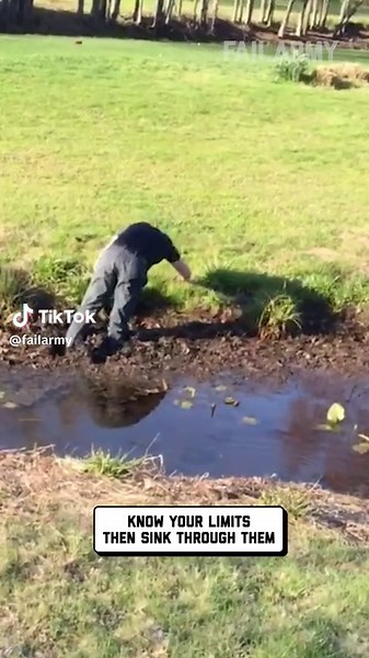 Hilarious Creek Jump Fail: Epic Comedy Performance 😂🫠