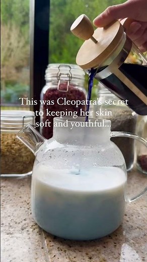 Cleopatra’s Secret to Radiant Skin! 🌹 Luxurious DIY Milk Bath Recipe