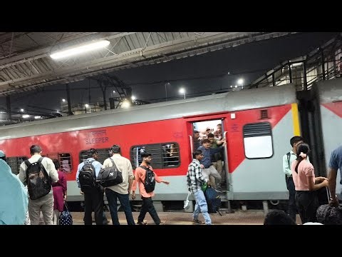 ek railway platform hajaron train yatri #live #shorts