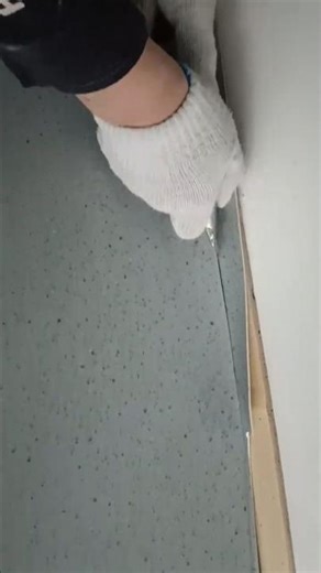 pvc flooring with blade 😳 #flooring #carpet #homedecor #interiordesign #india #art #skills #shorts