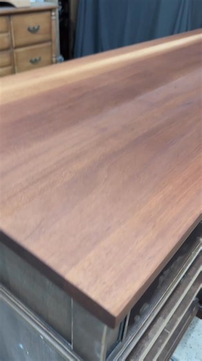 Think this dresser top is solid wood? Here’s a 5-second way to tell. Look for end grain. Those small lines that look like tree rings mean the boards run all the way through — that’s solid wood. Veneer and MDF won’t show this. Veneer wraps the edge, and MDF looks smooth and uniform. Once you know what to look for, you’ll spot it instantly. Save this for your next thrift or marketplace find. If you enjoy furniture flips, makeovers, and DIY furniture refinishing, you’re in the right place. For a de