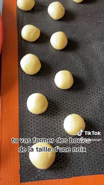 🥥𝓑𝓸𝓾𝓵𝓮𝓼 𝓬𝓸𝓬𝓸🥥 Voilà un incontournable des gâteaux de l’Aid (ou pas) a avoir dans son grimoire de recettes. Facile, rapide, ultra fondante, tu dois absolument tester cette recette et te montre pas à pas comment la réussir a coup sûr! #gateau #biscuit #recette #eid #aid