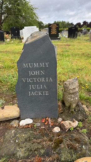 Guia em Liverpool - The Beatles Fans on Instagram: "🇬🇧 Tombstone of Julia Stanley, John Lennon’s mother. Today marks 67 years since she was killed in a car accident near the house where Lennon lived with his Aunt Mimi. ❤️ 🇵🇹 Lápide de Julia Stanley, mãe de John Lennon. Hoje faz 67 anos que ela morreu atropelada próximo a casa onde Lennon vivia com a tia Mimi ❤️ 🇪🇸 Lápida de Julia Stanley, madre de John Lennon. Hoy se cumplen 67 años de su fallecimiento en un accidente de coche cerca de la 