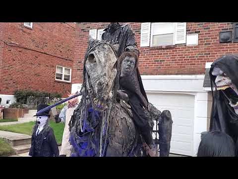 Headless Horseman Animatronic On Halloween 2020 (Daytime)